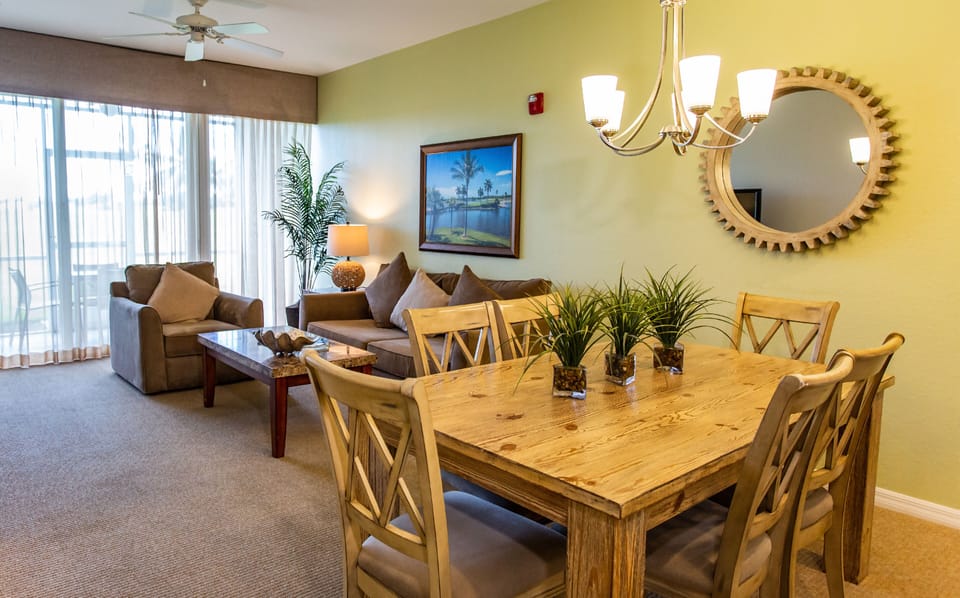Apartment (3 Bedrooms) | Dining room