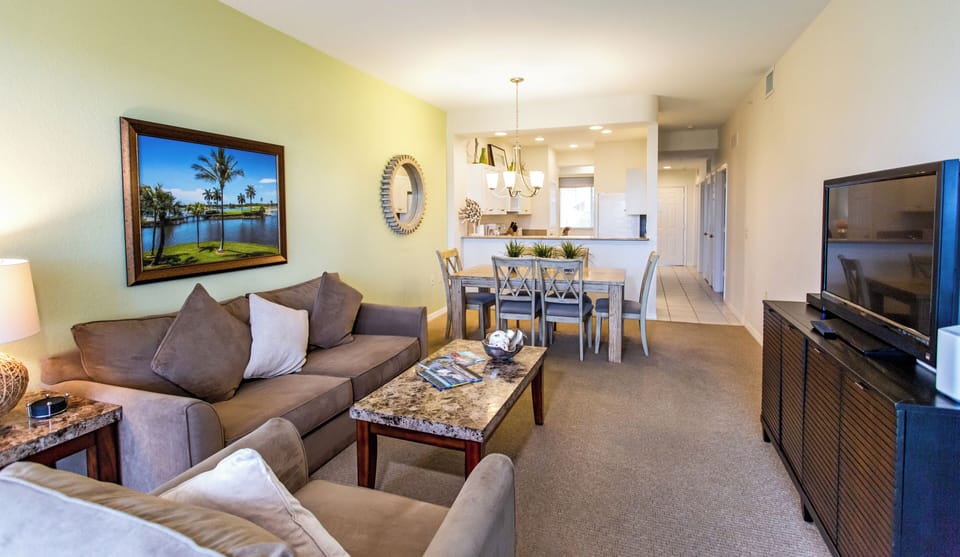 Apartment (3 Bedrooms) | Living room | TV