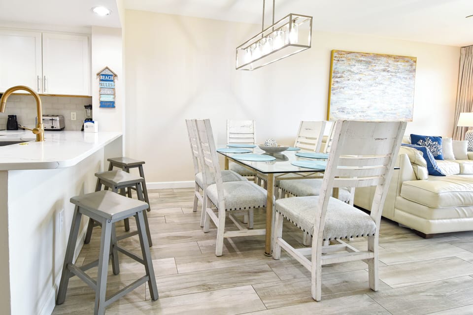 Sterling Shores 417 - Breakfast Bar and Dining Area