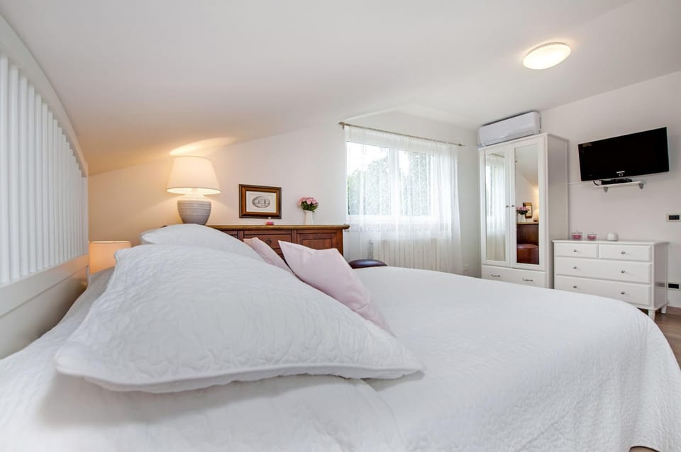 Villa | 4 bedrooms, WiFi