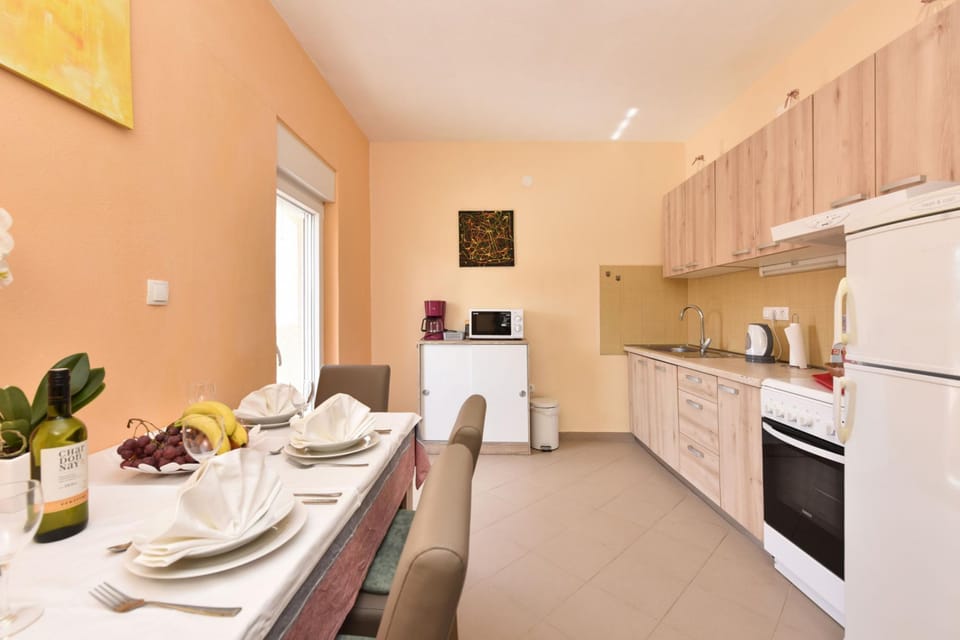 House, Smoking | 3 bedrooms, WiFi