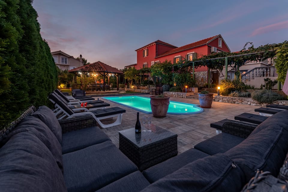 House, Smoking | 7 bedrooms