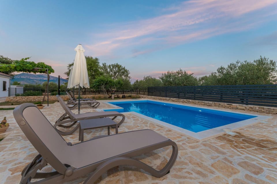 House | 4 bedrooms, WiFi