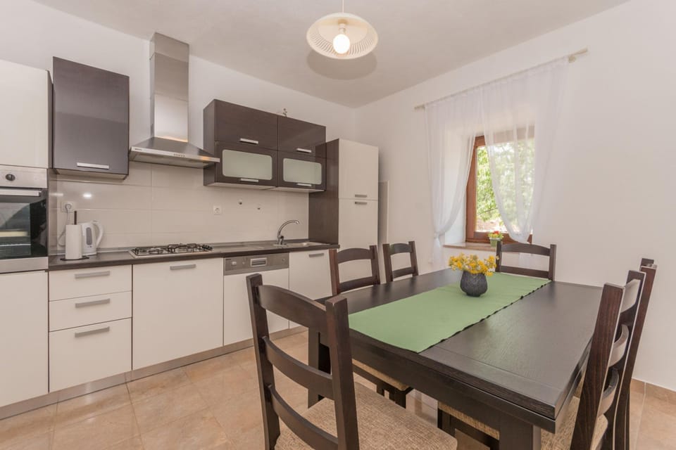 House | 4 bedrooms, WiFi