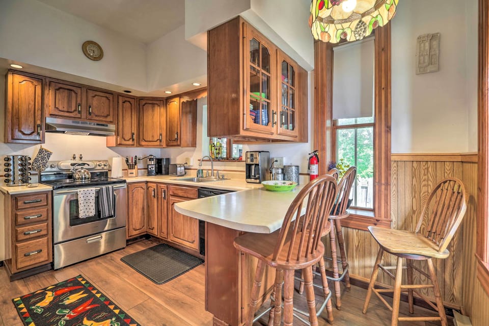 Fully Equipped Kitchen | Dishwasher | Hot Water Pot