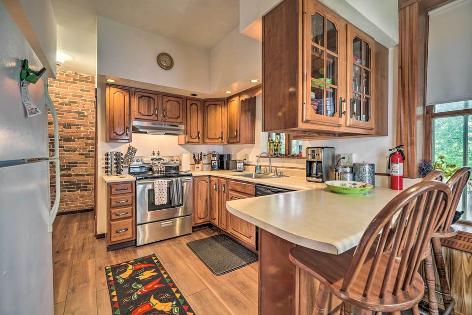 Fully Equipped Kitchen | Ice Maker | Crock-Pot