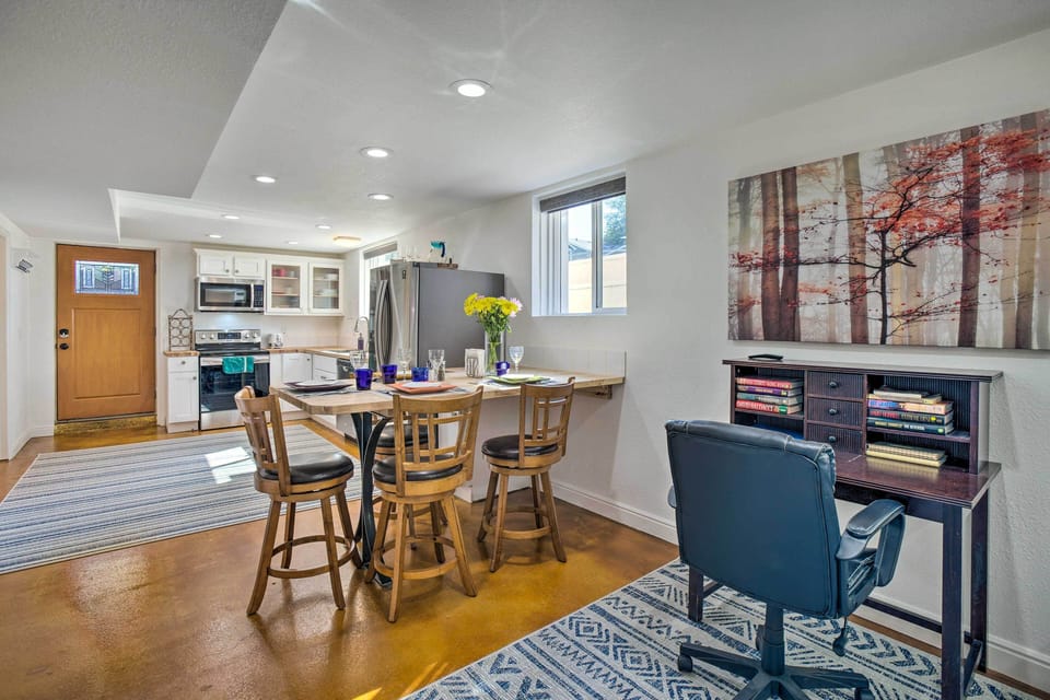 Dining Area | Dishware Provided