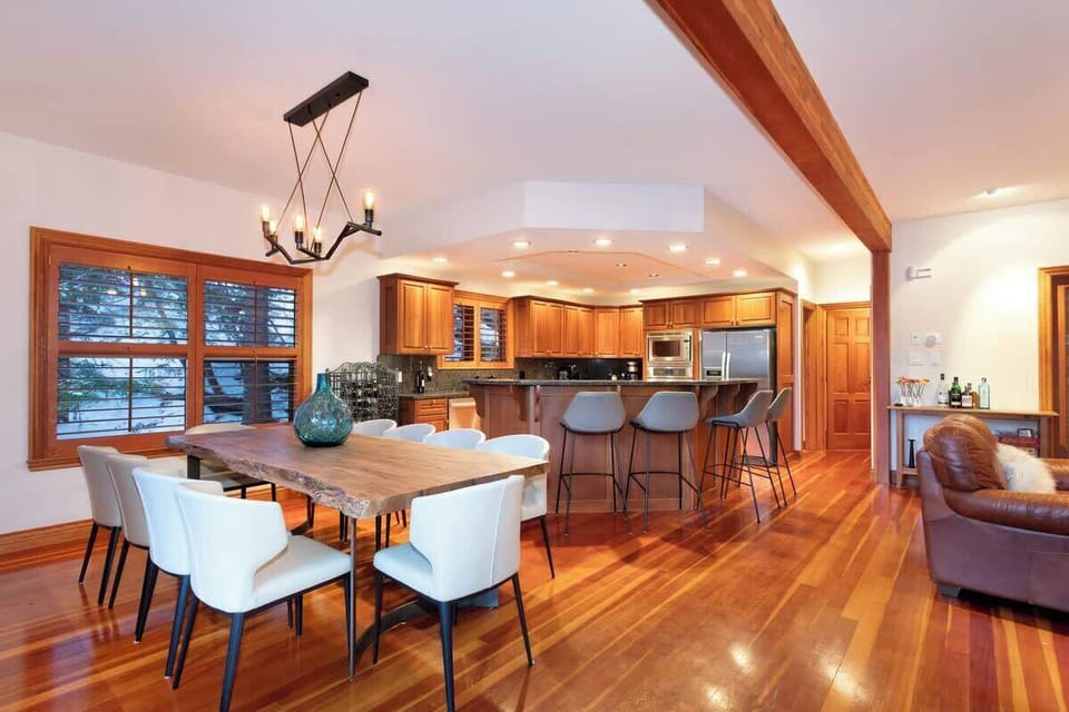 Dining Area (Main Floor)