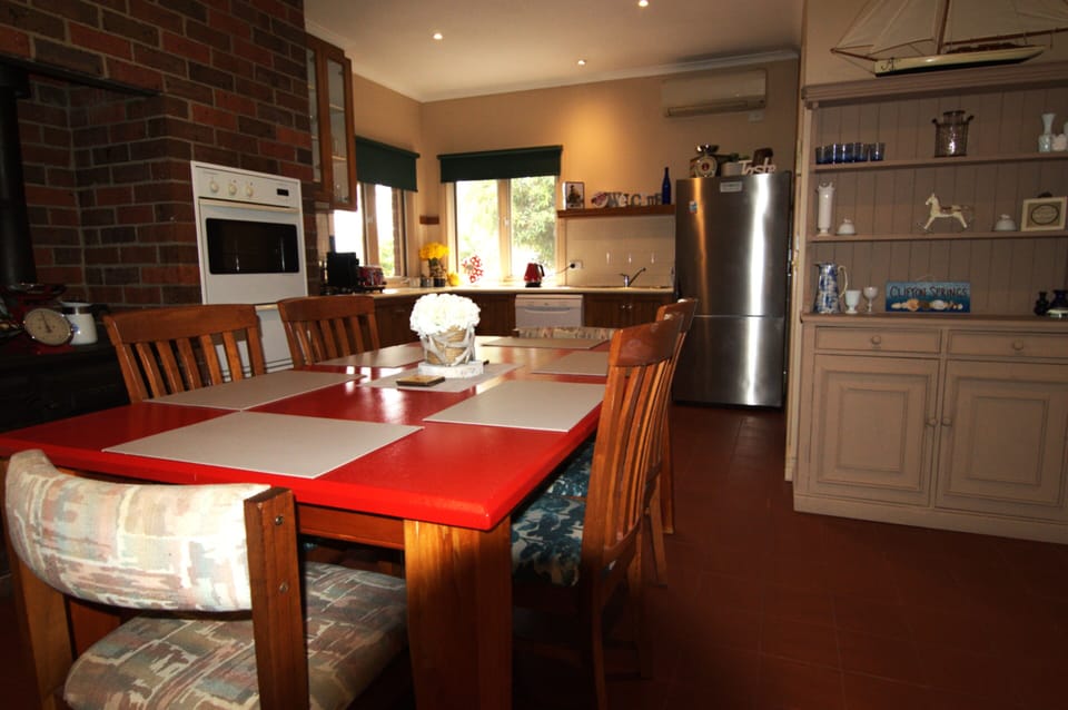 Dining kitchen area
