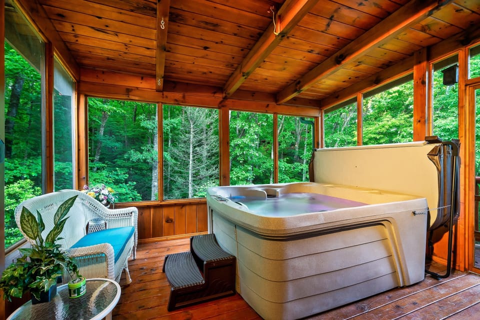 Indoor spa tub