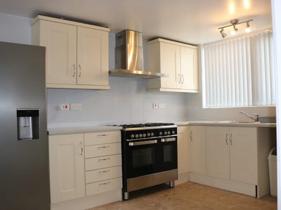 Full kitchen