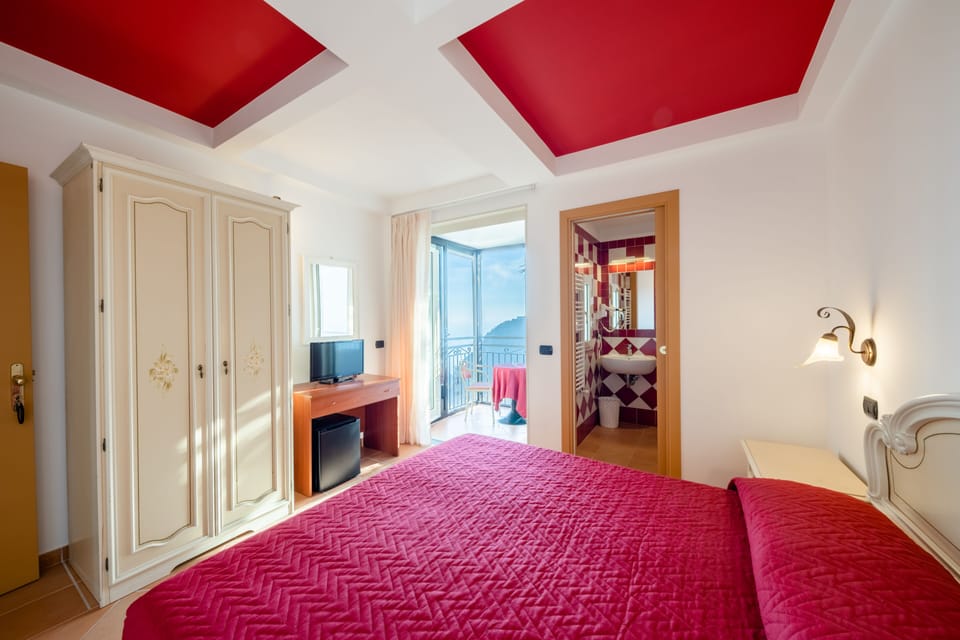 Comfort Double or Twin Room, 1 Bedroom, Non Smoking, Sea View | Premium bedding, minibar, WiFi (free), bed sheets
