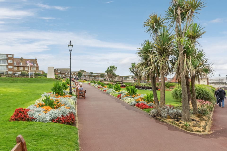 Blue Skies Apartment, Hunstanton: Beautiful gardens are only a short walk away
