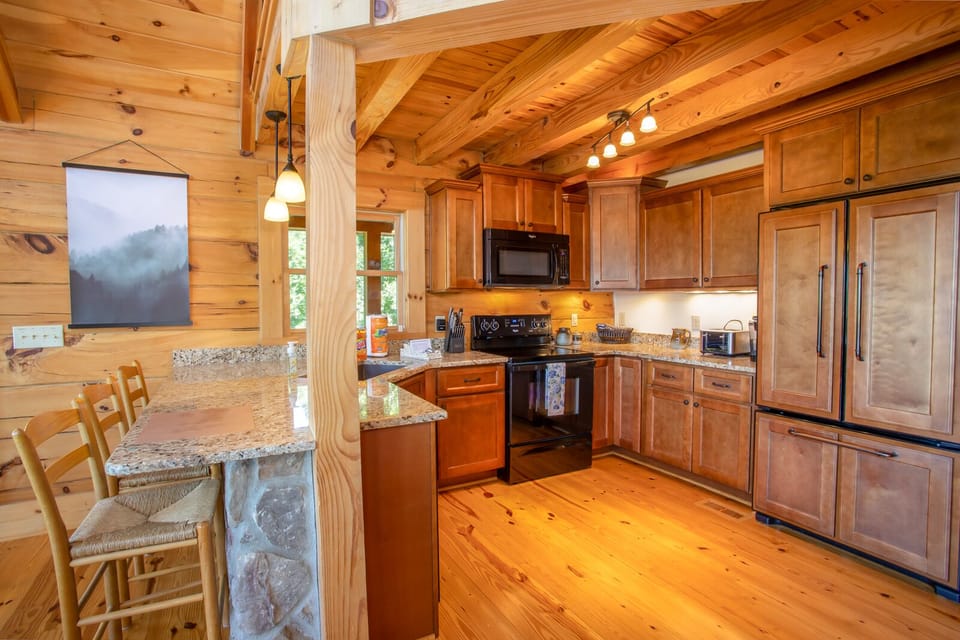 Large Kitchen with Bar Seating for 3