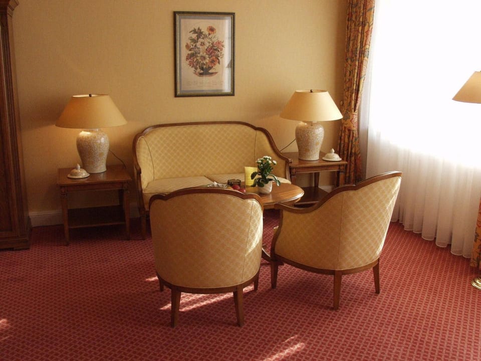 Junior Suite | Minibar, in-room safe, desk, free WiFi