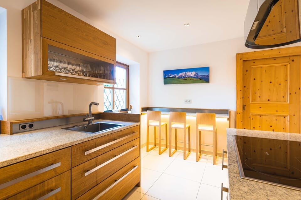 Panoramic Chalet | Private kitchen | Oven, stovetop, dishwasher, espresso maker