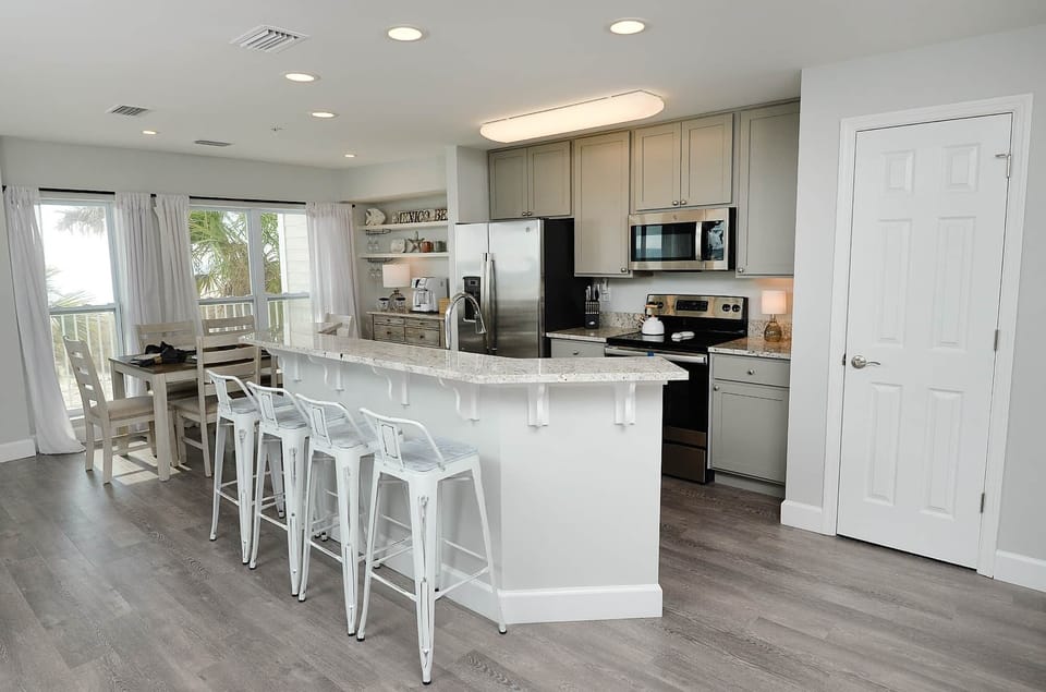 Kitchen/Dining Area