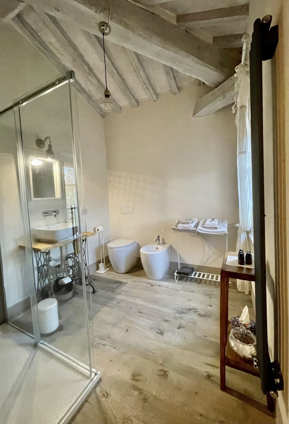 Superior Double Room, Ensuite, Courtyard View (Camera con Vista) | Bathroom | Bidet, towels, soap, toilet paper