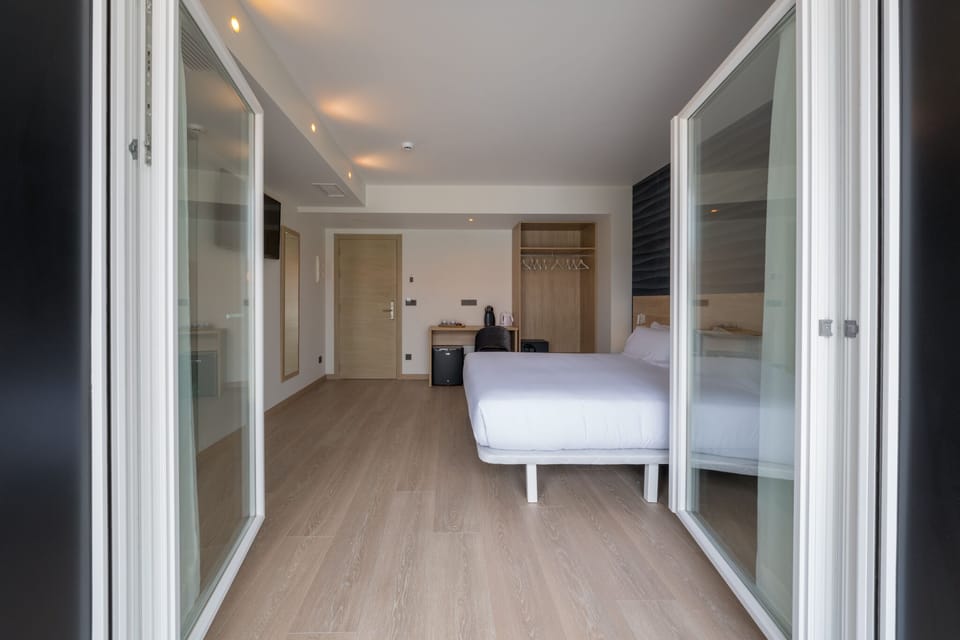 Superior Triple Room | Premium bedding, minibar, in-room safe, desk
