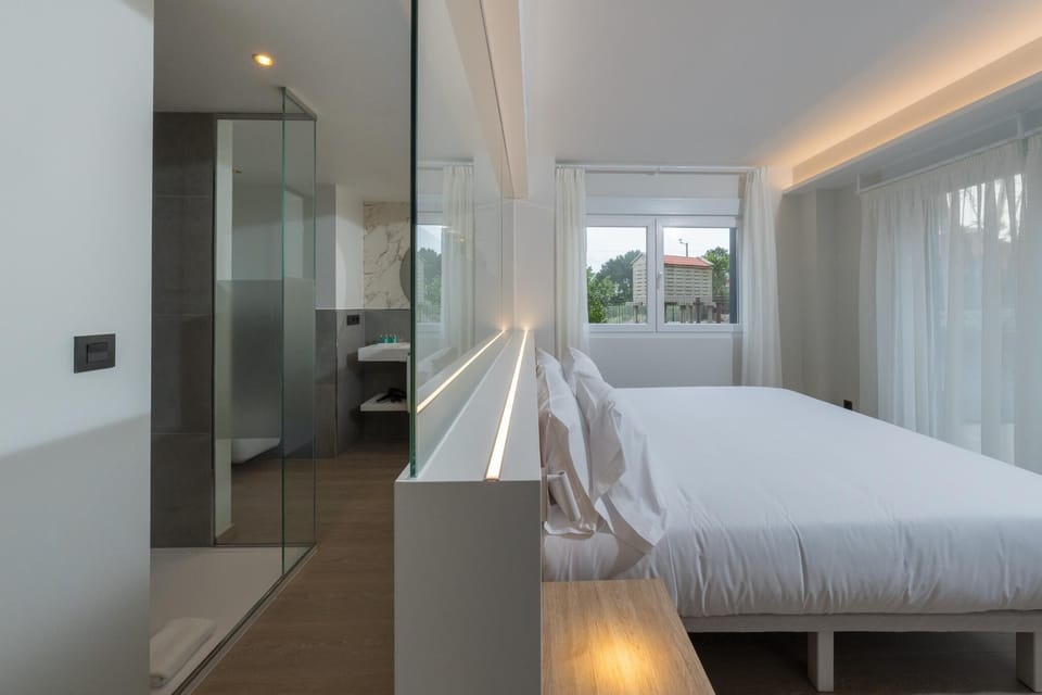 Traditional Room | Premium bedding, minibar, in-room safe, individually decorated