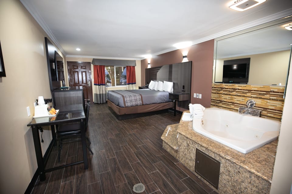 Pillowtop beds, desk, iron/ironing board, free WiFi