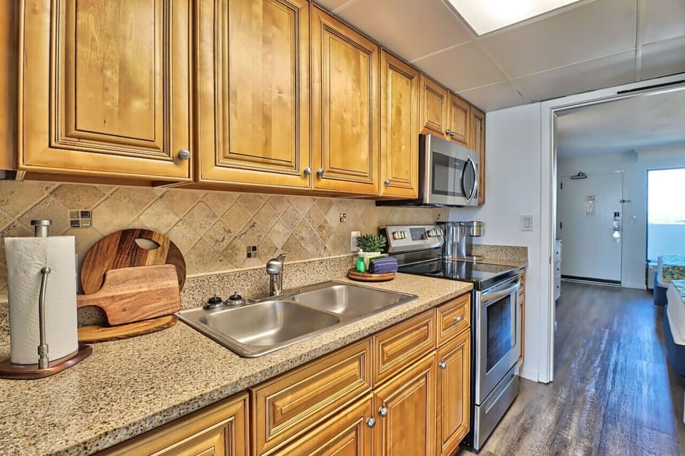 Kitchen area, new appliances