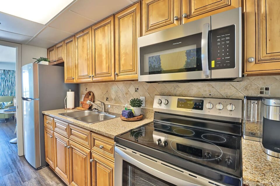 Kitchen area, new appliances