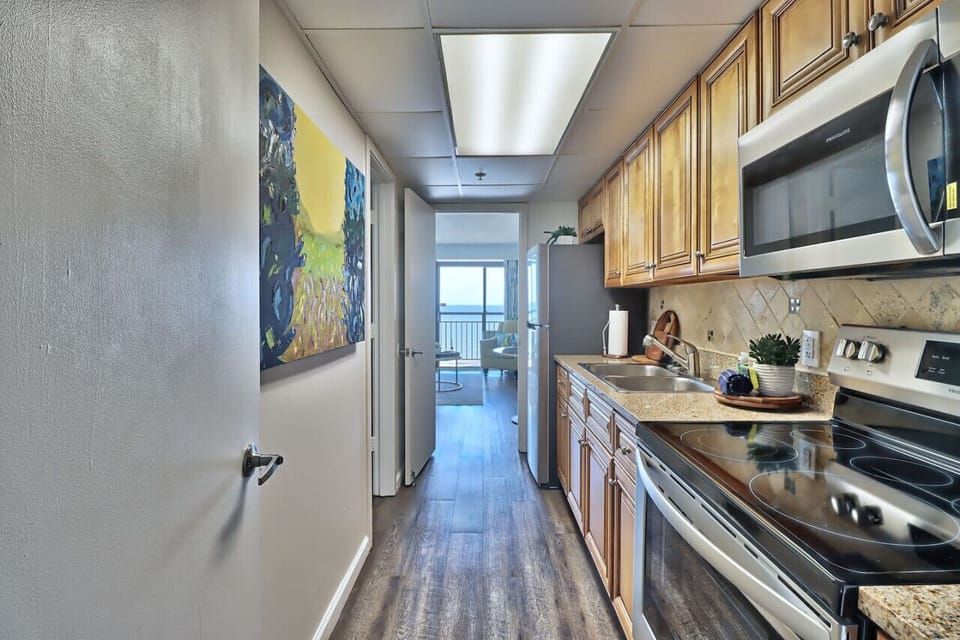 Kitchen area, new appliances