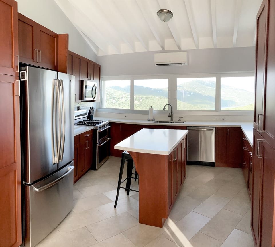 Fully furnished kitchen with cookware, dishes, etc. Eat out or stay in. 