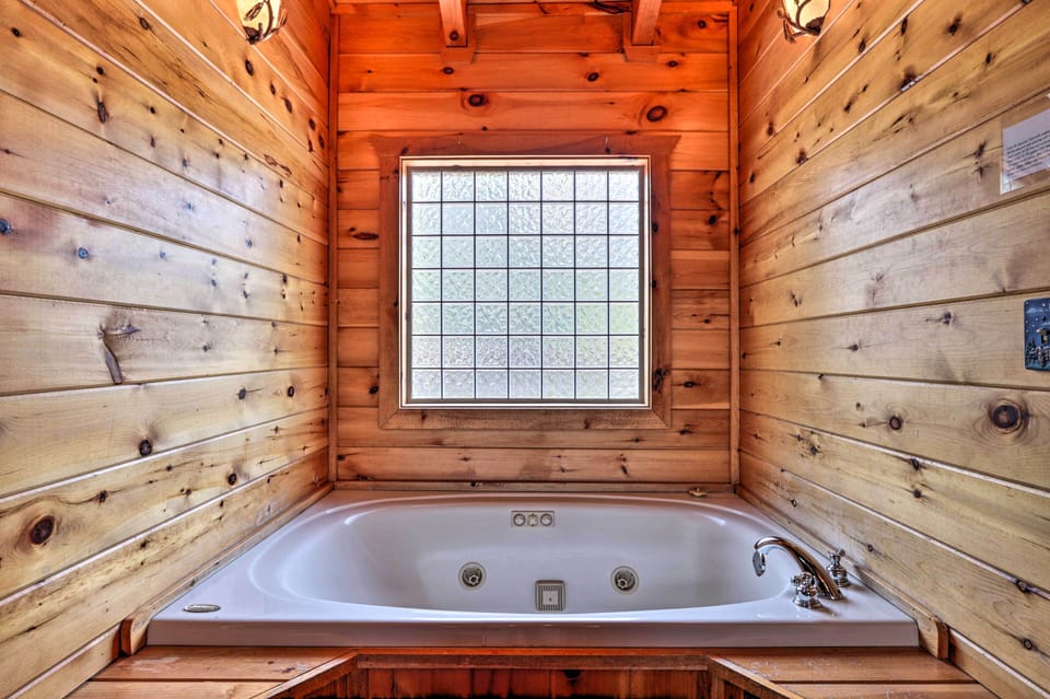 Bedroom 1 | Jetted Tub