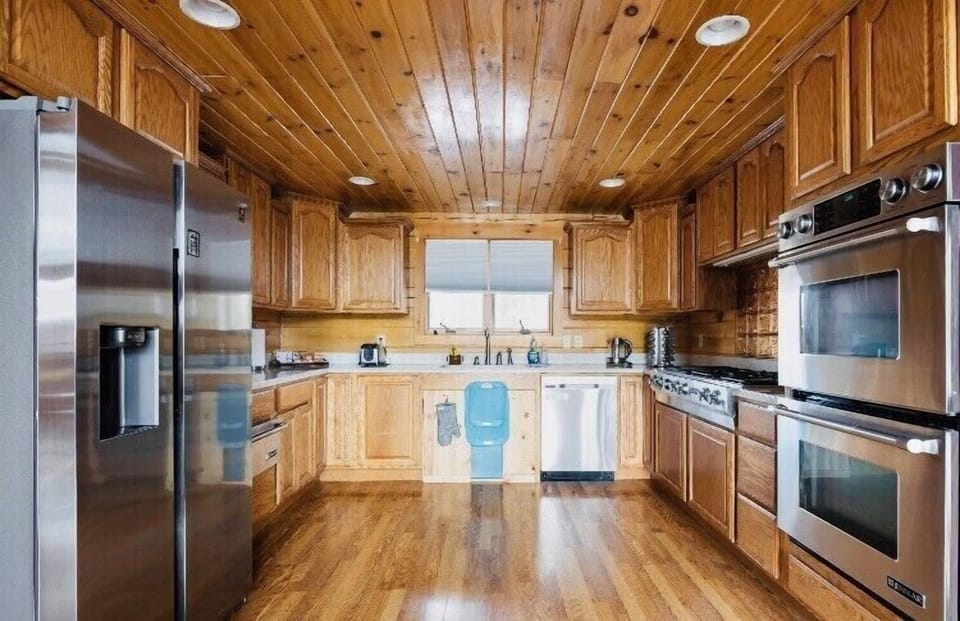Full-size kitchen 