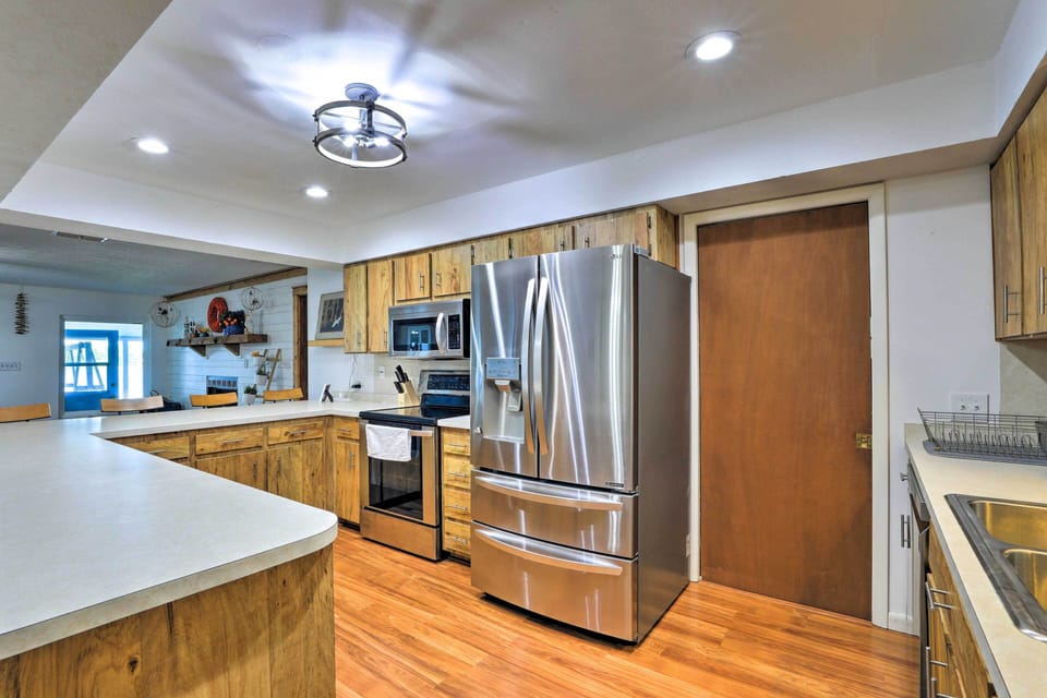 Kitchen | Fully Equipped w/ Cooking Basics