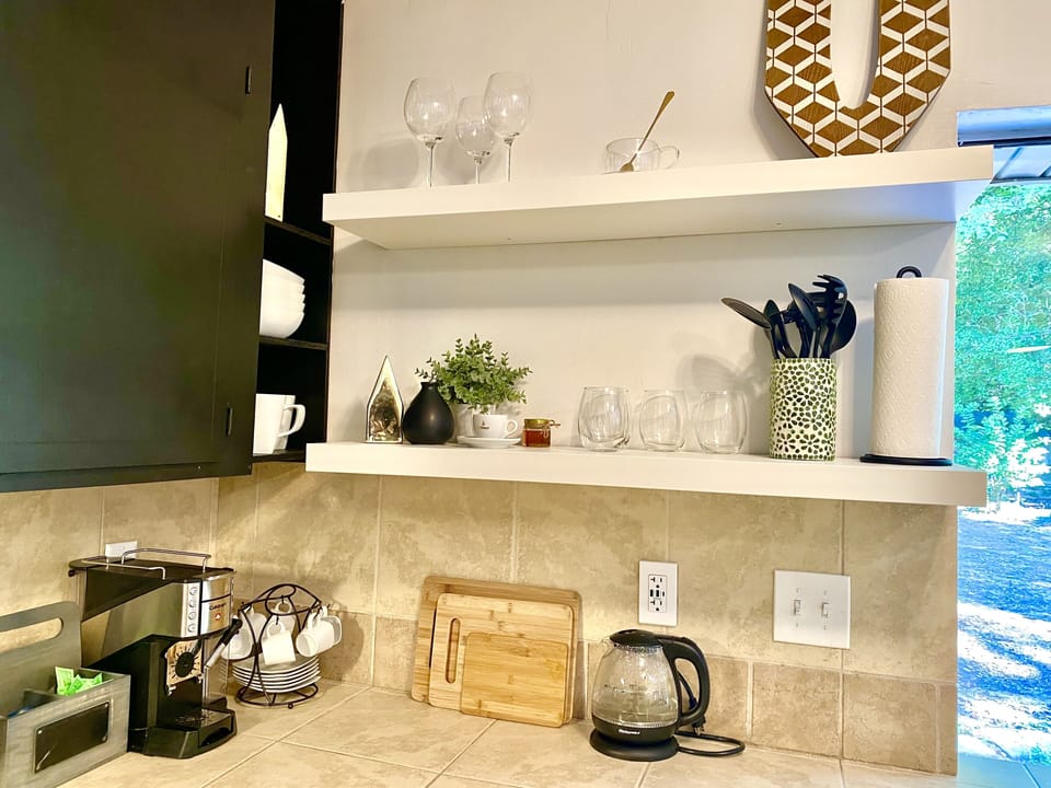 Kitchen amenities 