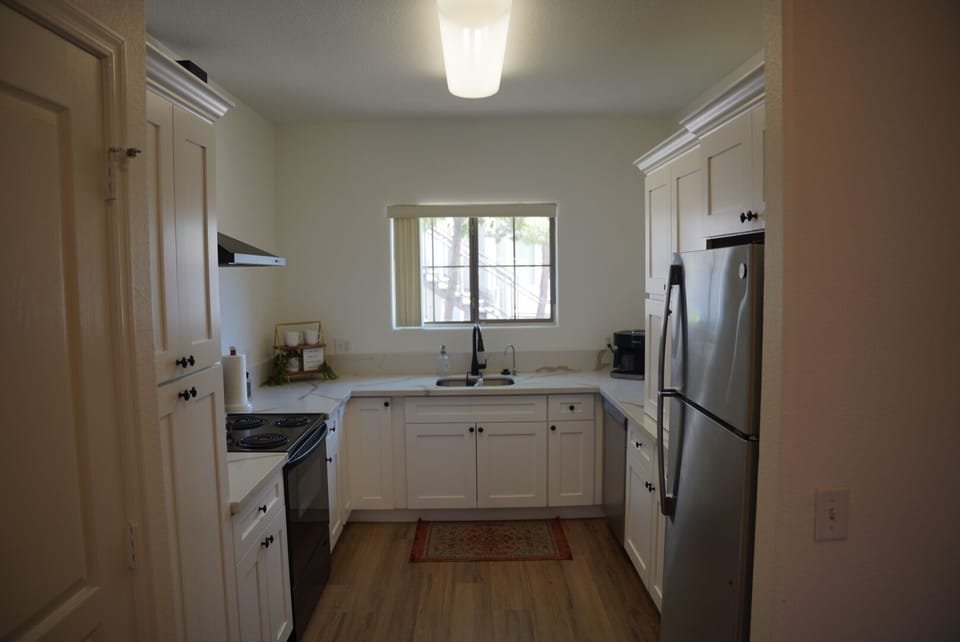 Full kitchen