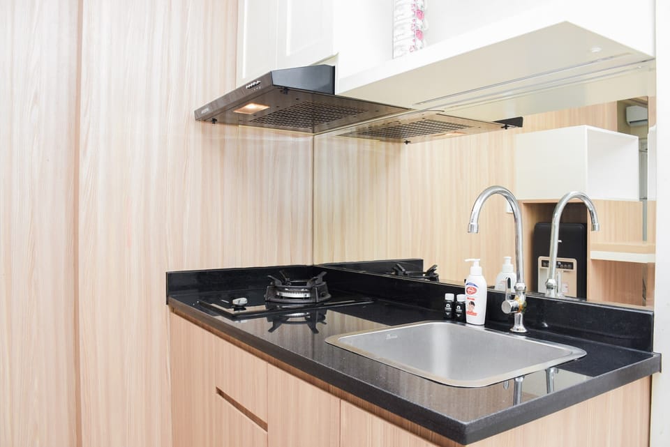 Room | Private kitchen | Fridge, stovetop, cookware/dishes/utensils