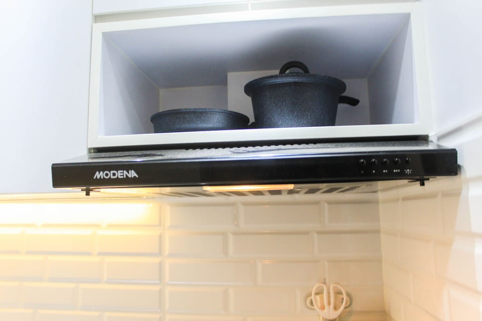 Room | Private kitchen | Fridge, stovetop, cookware/dishes/utensils