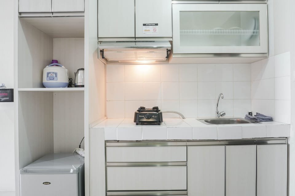 Room | Private kitchen | Fridge, stovetop, cookware/dishes/utensils