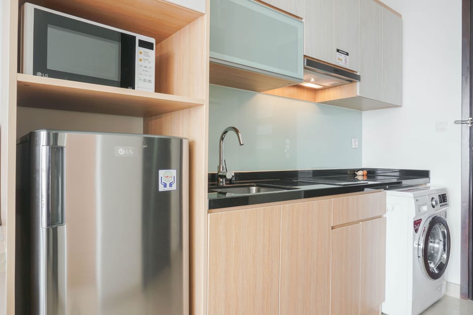 Room | Private kitchen | Fridge, stovetop, electric kettle, cookware/dishes/utensils
