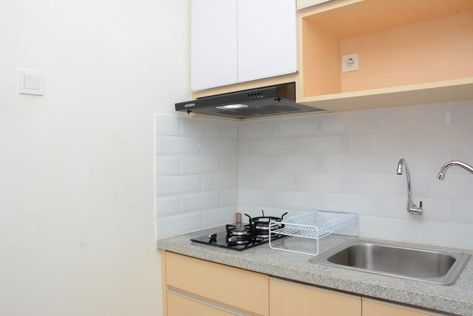 Room | Private kitchen | Fridge, stovetop, cookware/dishes/utensils