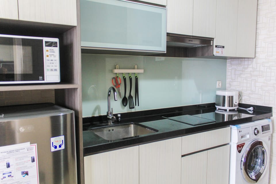 Room | Private kitchen | Fridge, stovetop, electric kettle, cookware/dishes/utensils