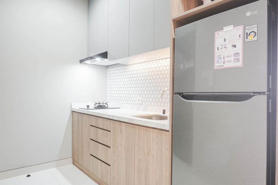 Room | Private kitchen | Fridge, stovetop, cookware/dishes/utensils