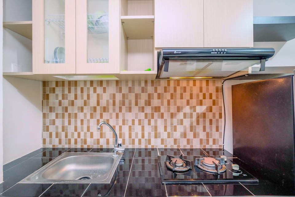 Room | Private kitchen | Fridge, stovetop, cookware/dishes/utensils