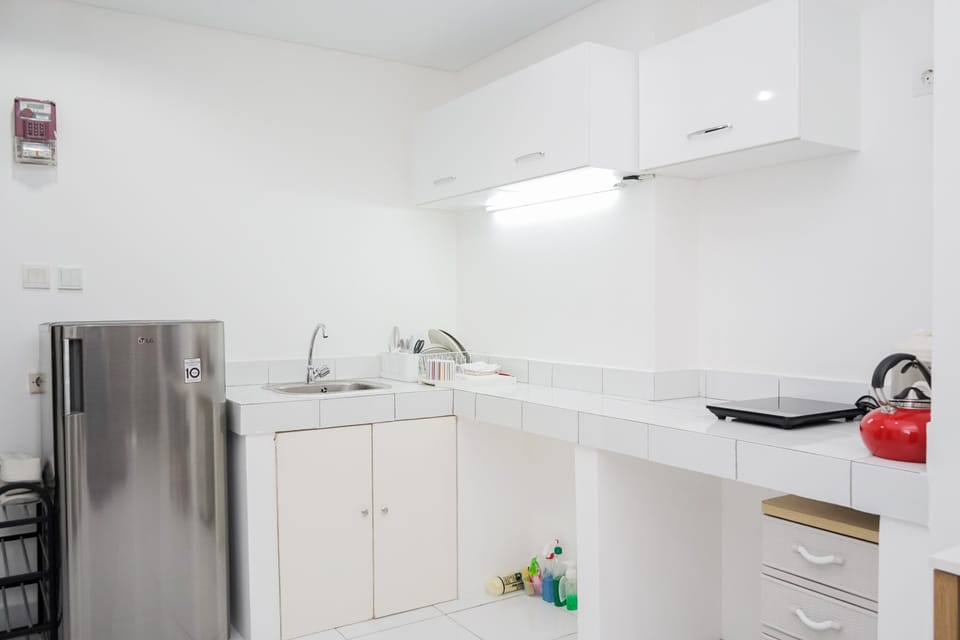 Room | Private kitchen | Fridge, stovetop, cookware/dishes/utensils