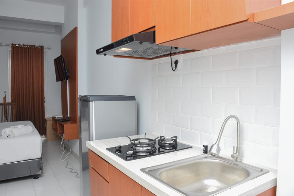 Room | Private kitchen | Fridge, stovetop, cookware/dishes/utensils