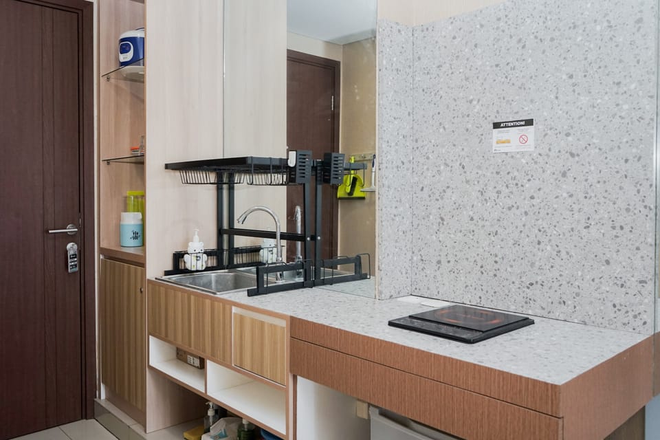Room | Private kitchen | Fridge, stovetop, cookware/dishes/utensils