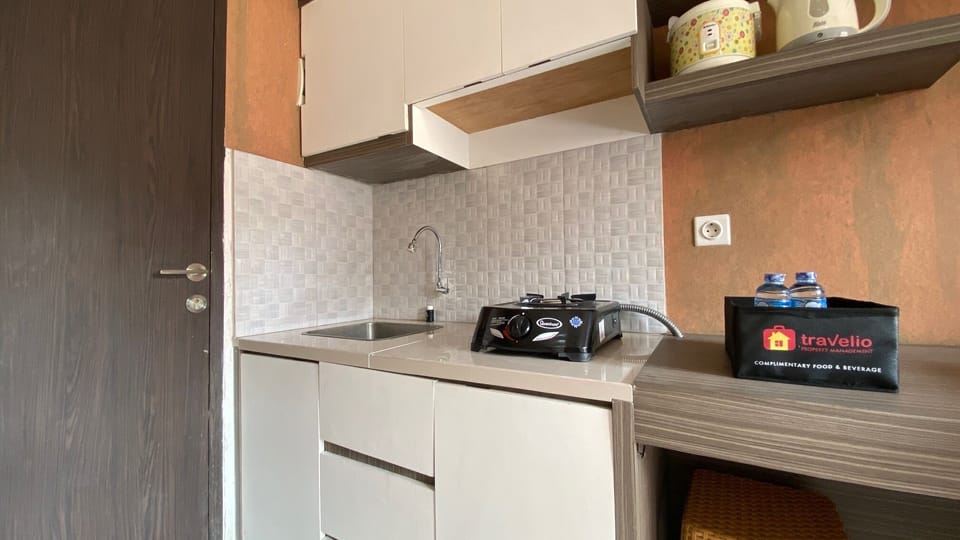 Room | Private kitchen | Fridge, stovetop, cookware/dishes/utensils
