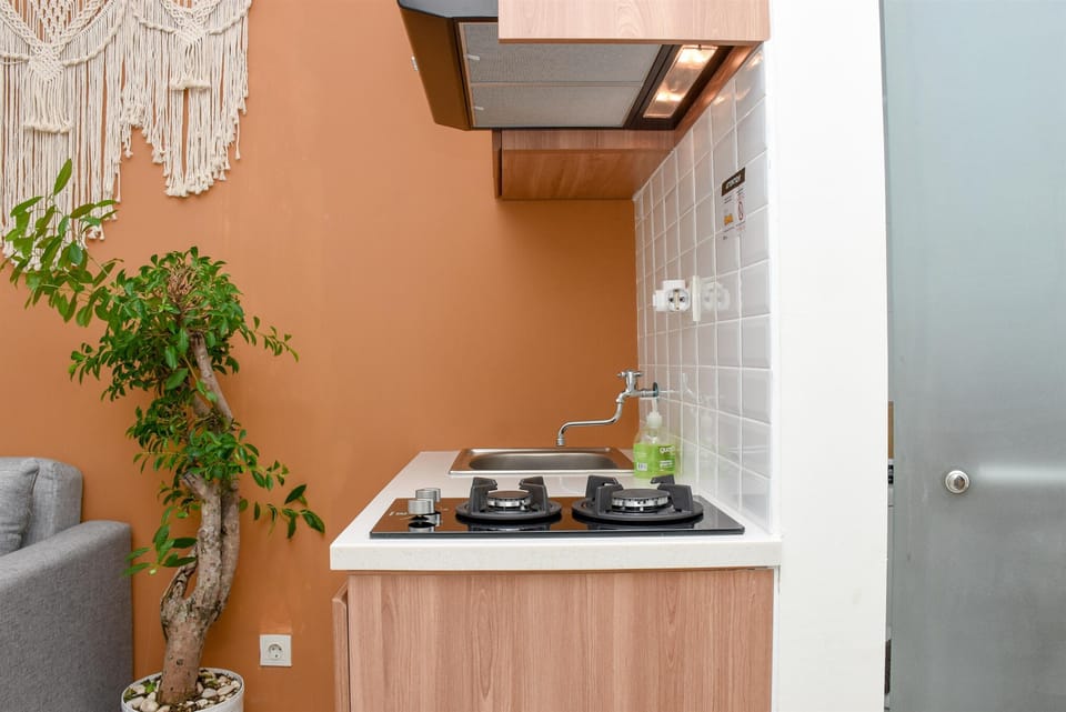 Room | Private kitchen | Fridge, stovetop, cookware/dishes/utensils