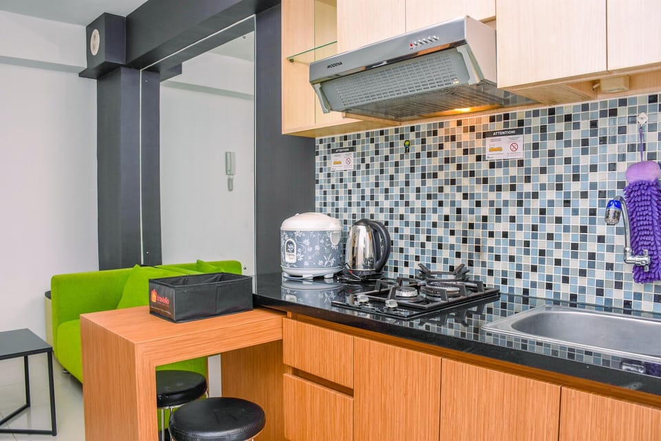 Room | Private kitchen | Fridge, stovetop, cookware/dishes/utensils