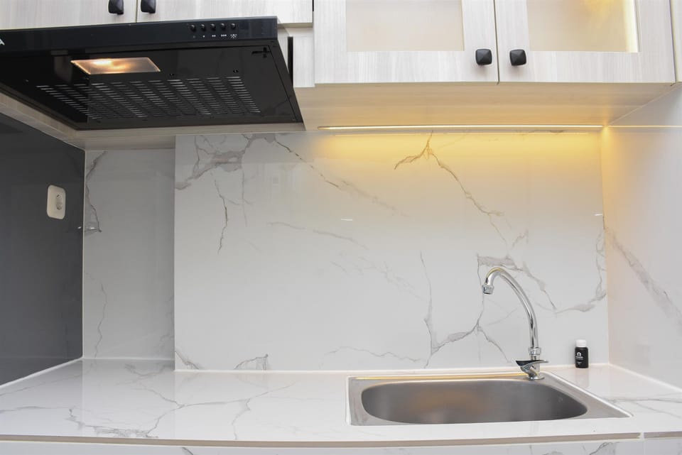 Room | Private kitchen | Fridge, stovetop, cookware/dishes/utensils