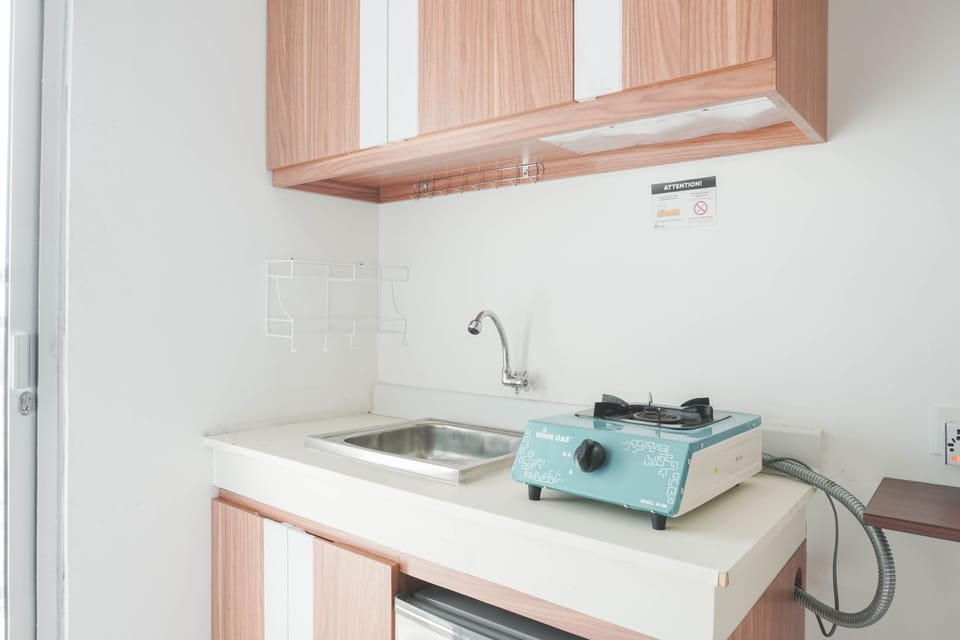 Room | Private kitchen | Fridge, stovetop, cookware/dishes/utensils
